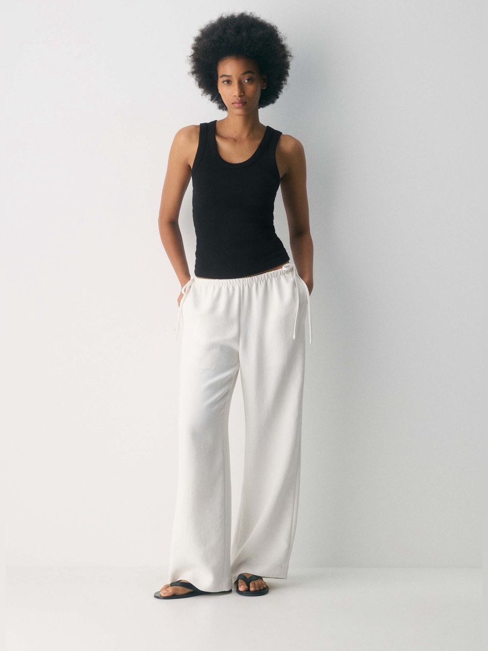 EUC ARITZIA Artisan Pant Crepette M Light Birch Cream Gently Worn Once